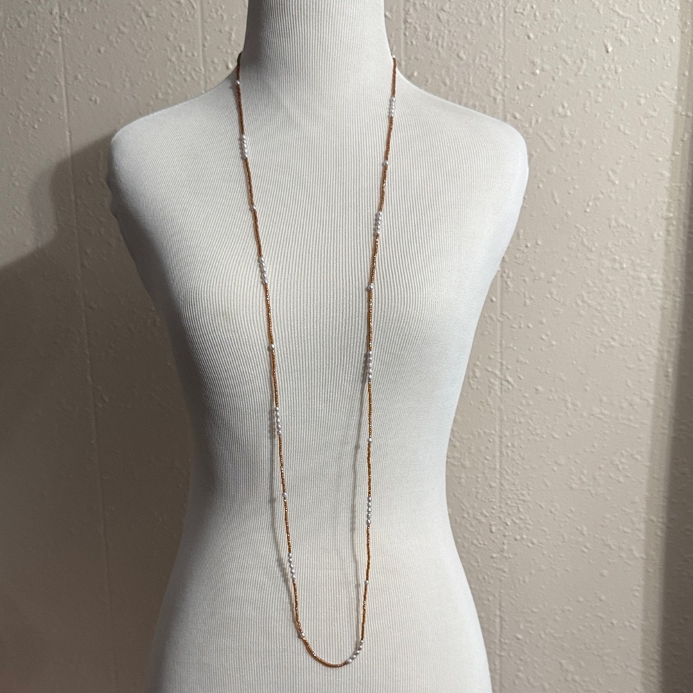 Elegant White and Gold Beaded Necklace